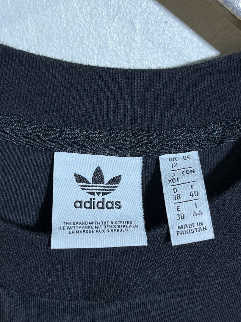 ADIDAS TANK TOP (Category: Tshirts & Polo Shirts ) located in Dumaguete. Submitted by kingepoy (Listing ID 1465417575, Image 2). Description: Small - Medium Width 18.5 / Length 28 Excellent Condition 9.8/10 Color Rate No issues.