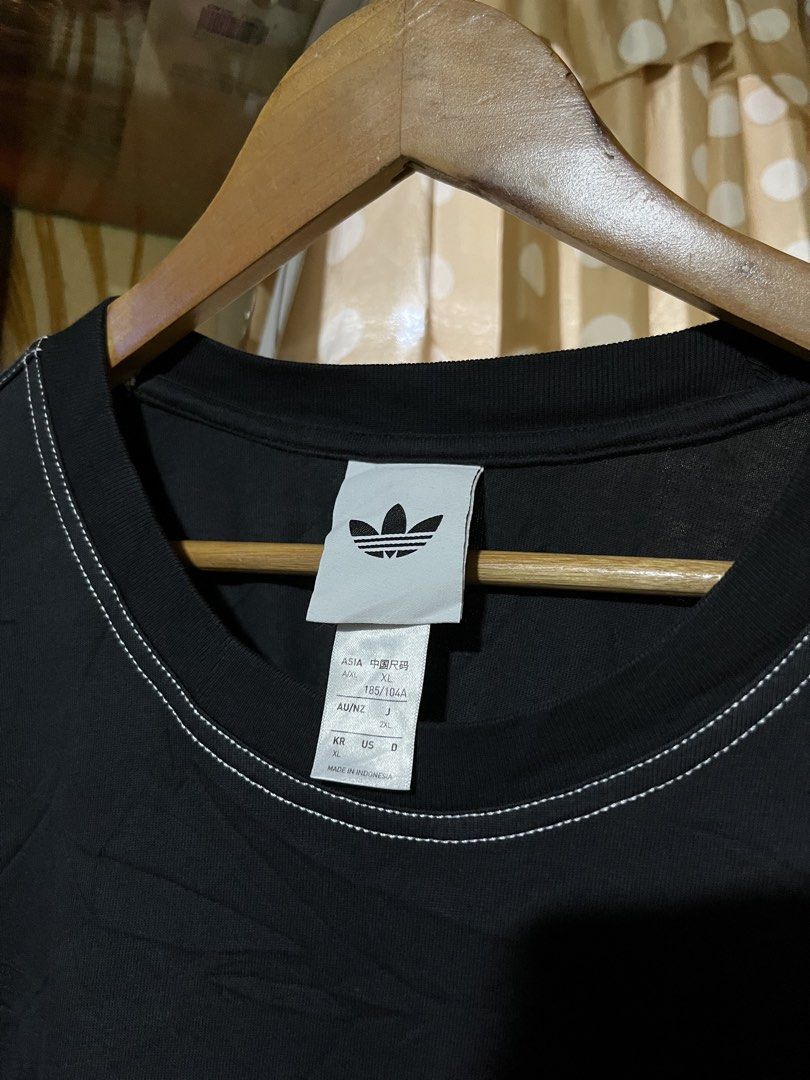 Adidas Tee white tag (Category: Tshirts & Polo Shirts ) located in Valencia. Submitted by bordzsthrift (Listing ID 1465414700, Image 3). Description: Size XL Exellent Condition No issue.