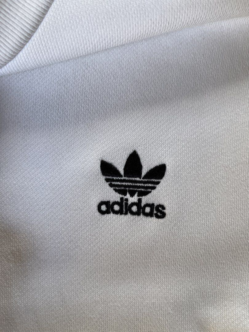 Adidas Trefoil Sweatshirt (Category: Coats, Jackets and Outerwear) located in Cebu City. Submitted by superdreiii (Listing ID 1465439338, Image 2). Description: Excellent Condition Issue: Minimal Pinhole 9.5/10 Color rate Color may vary due to its lighting Size XL ong tag Dimes: 20x32 📍CEBU DM for sure buyer 📥.