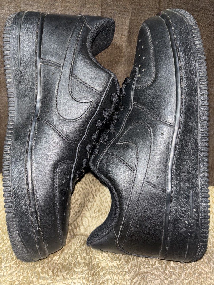 AF1 Triple Black (Category: Sneakers) located in Manila. Submitted by gurleecloset (Listing ID 1465396224, Image 1). Description: Complete inclusions Issue: please see picture Location: sampaloc manila Delivery: via J&t or lalamove.