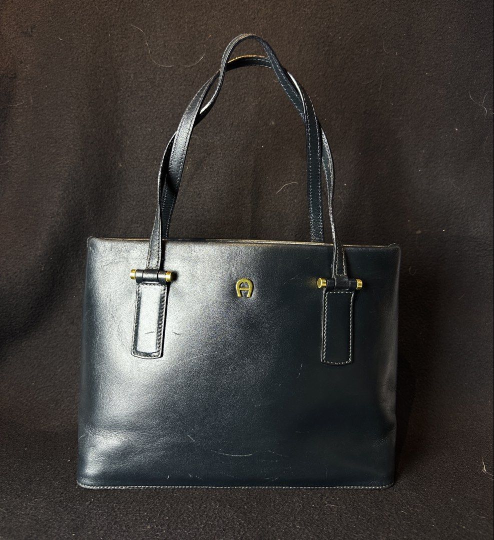 AIGNER Genuine Leather Small tote bag (Category: Luxury Bags & Wallets) located in Quezon City. Submitted by WIMC2ndaccount (Listing ID 1465492935, Image 1). Description: Japan bag Vintage bag Genuine leather Normal sign of usage Leather inside Mini tote bag 26 X 20 centimeters .