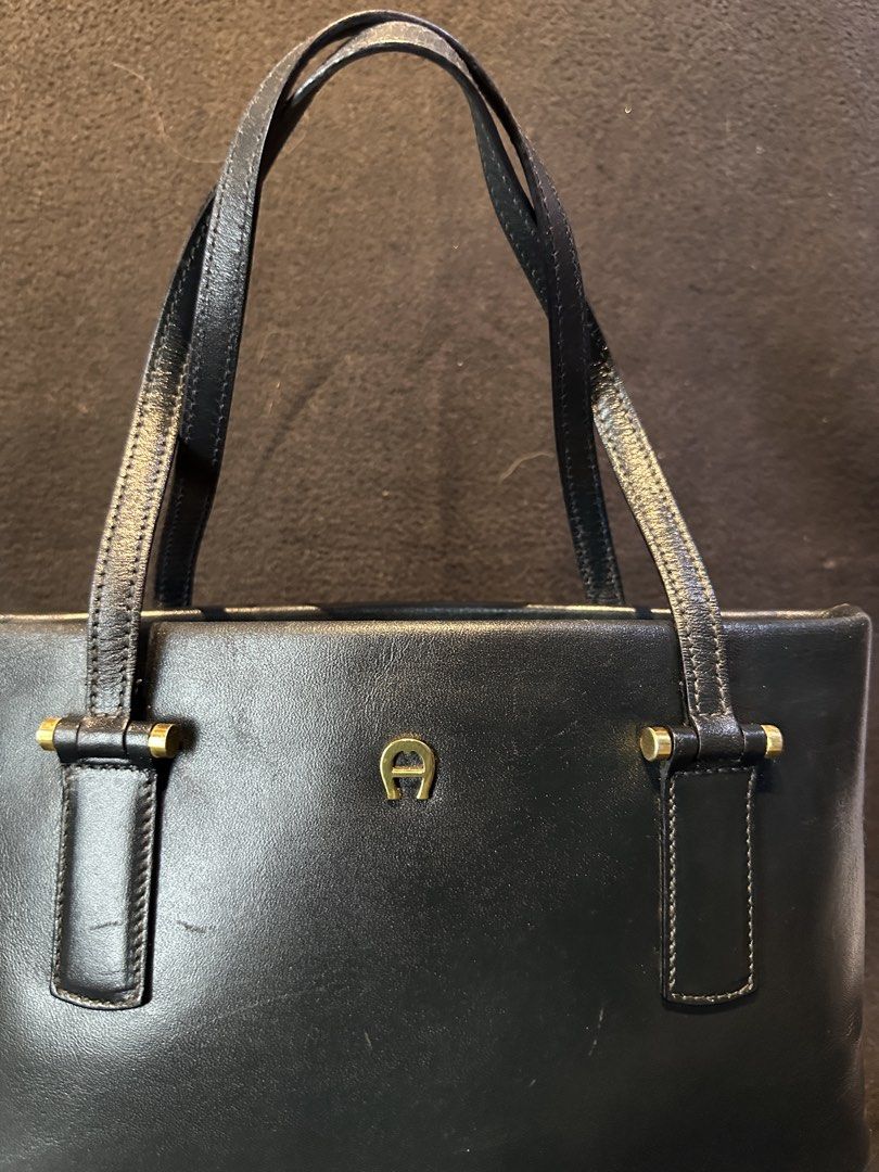 AIGNER Genuine Leather Small tote bag (Category: Luxury Bags & Wallets) located in Quezon City. Submitted by WIMC2ndaccount (Listing ID 1465492935, Image 3). Description: Japan bag Vintage bag Genuine leather Normal sign of usage Leather inside Mini tote bag 26 X 20 centimeters .