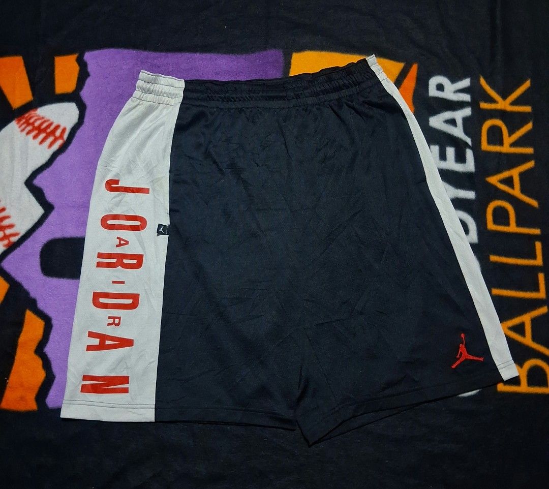 AIR JORDAN (Category: Shorts) located in Pasacao. Submitted by wa_wits (Listing ID 1465571353, Image 1). Description: ▫️AIR JORDAN Adult Size: L Width: 32 Length: 23 Issue: Need Wash Excellent Condition Color Rate: 9/10.