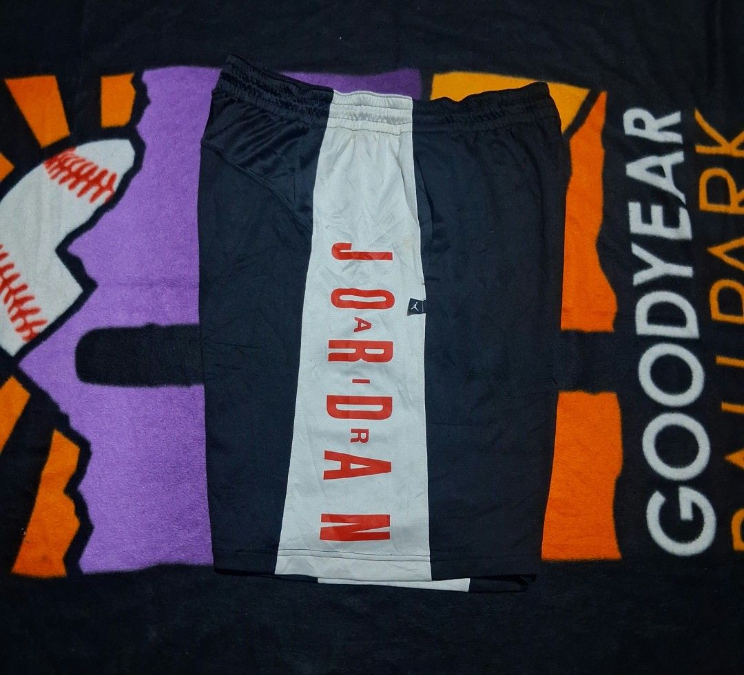 AIR JORDAN (Category: Shorts) located in Pasacao. Submitted by wa_wits (Listing ID 1465571353, Image 3). Description: ▫️AIR JORDAN Adult Size: L Width: 32 Length: 23 Issue: Need Wash Excellent Condition Color Rate: 9/10.