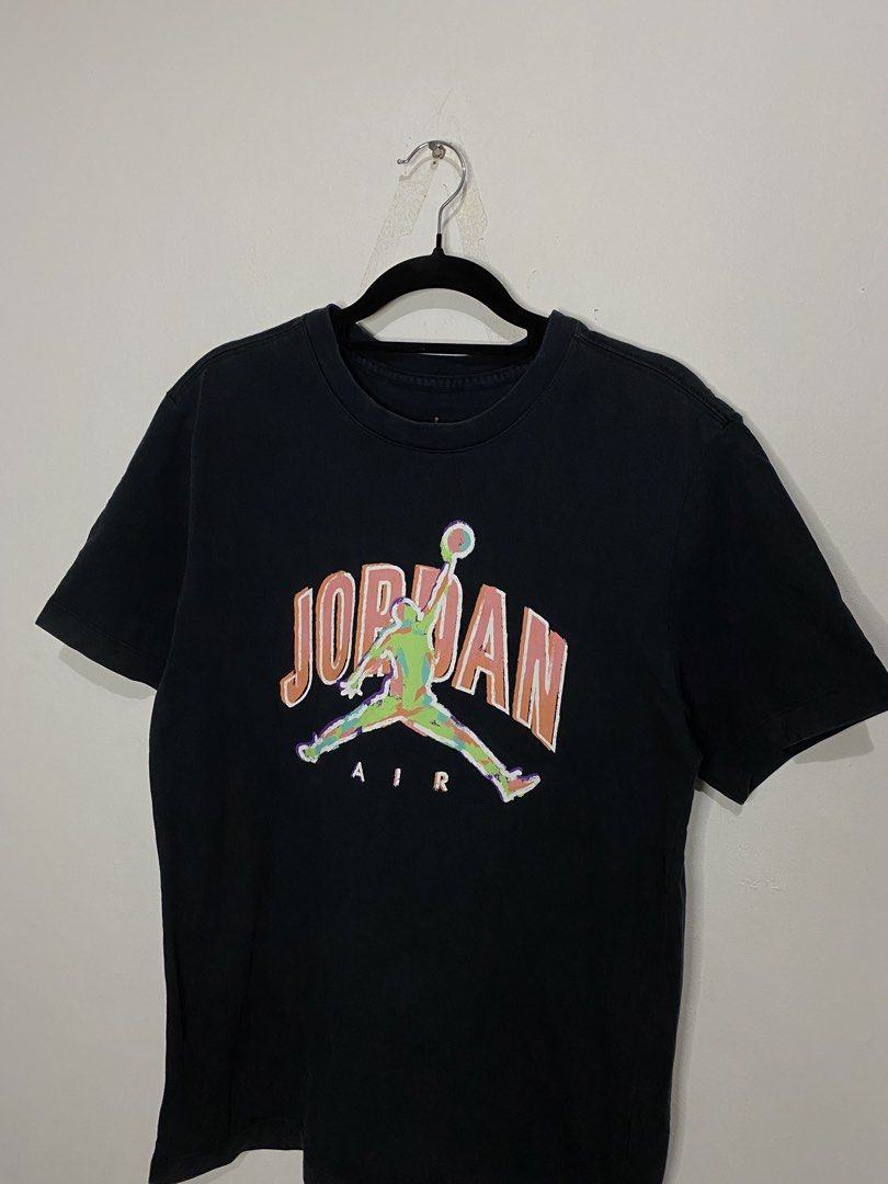 Air Jordan Jumpman Logo Tee (Category: Tshirts & Polo Shirts ) located in San Pedro. Submitted by kristofesp08227 (Listing ID 1465505702, Image 2). Description: Air Jordan Jumpman Logo Tee Sz Large on tag 19 x 28 9/10 condition 9/10 color rate PM FOR MORE DETAILS .
