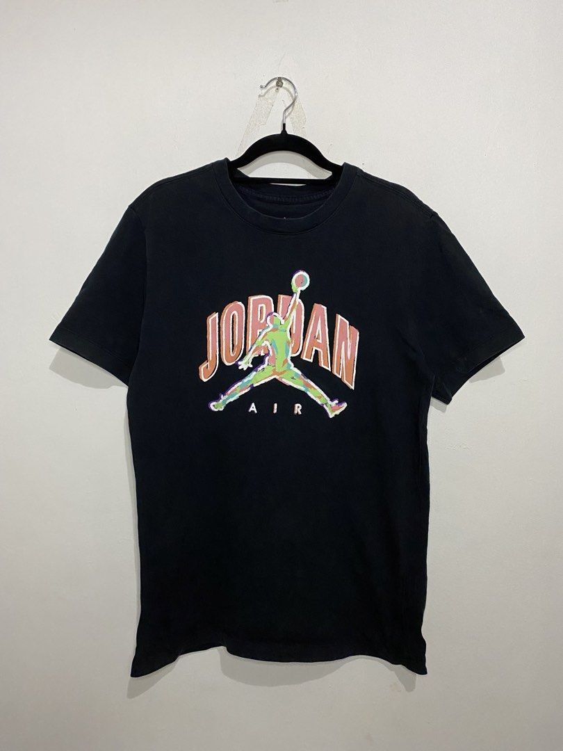Air Jordan Jumpman Logo Tee (Category: Tshirts & Polo Shirts ) located in San Pedro. Submitted by kristofesp08227 (Listing ID 1465505702, Image 1). Description: Air Jordan Jumpman Logo Tee Sz Large on tag 19 x 28 9/10 condition 9/10 color rate PM FOR MORE DETAILS .