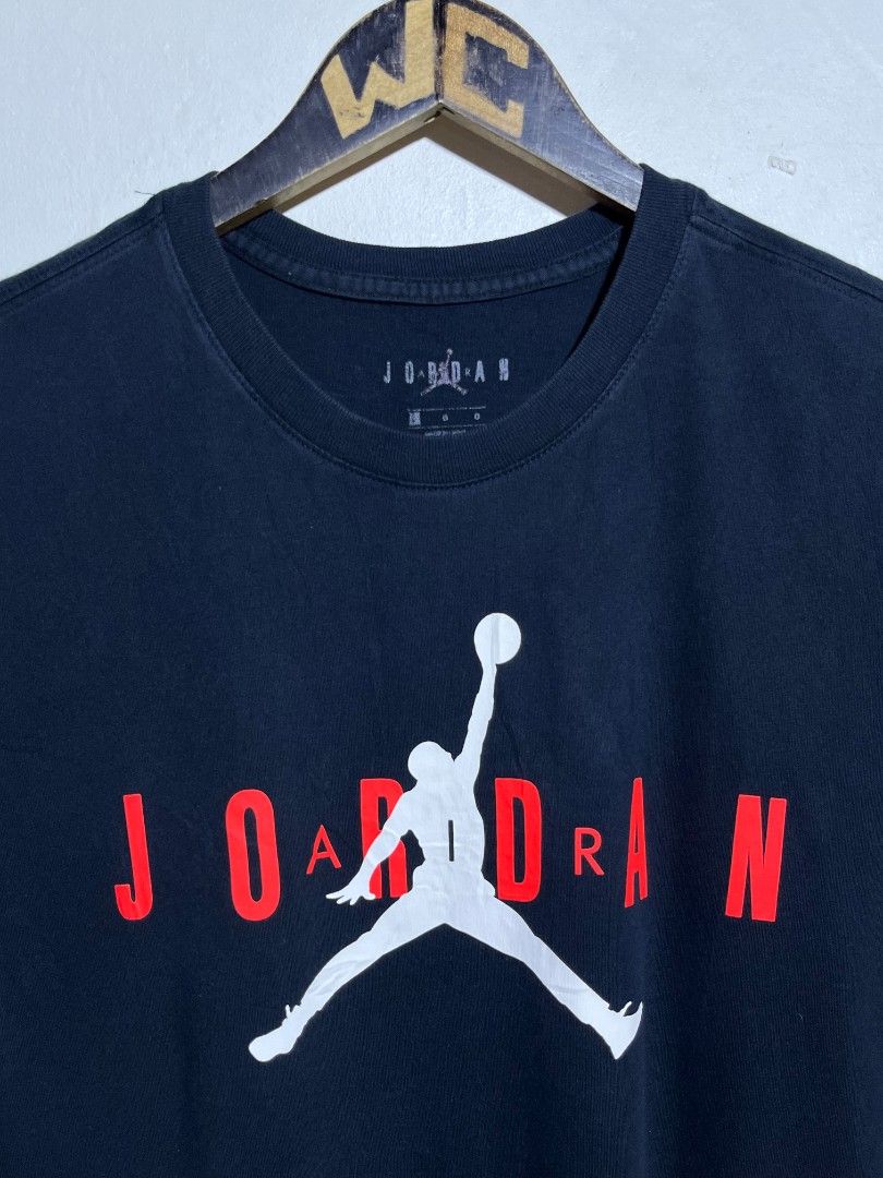 AIR JORDAN SHIRT (Category: Tshirts & Polo Shirts ) located in Dumaguete. Submitted by kingepoy (Listing ID 1465420374, Image 2). Description: Large - Fit to Medium Width 20.5 / Length 27.5 Excellent Condition 9.7/10 Color Rate No issue / Needs wash.