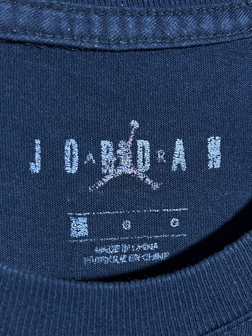 AIR JORDAN SHIRT (Category: Tshirts & Polo Shirts ) located in Dumaguete. Submitted by kingepoy (Listing ID 1465420374, Image 3). Description: Large - Fit to Medium Width 20.5 / Length 27.5 Excellent Condition 9.7/10 Color Rate No issue / Needs wash.