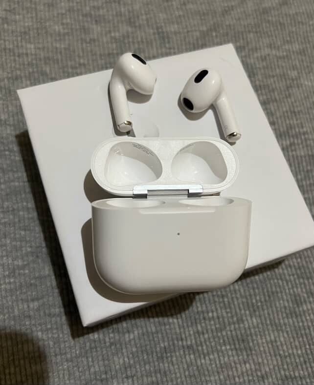 Airpods Gen 3 slightly used (Category: Earphones) located in Manila. Submitted by macuuudboy11 (Listing ID 1465528452, Image 1). Description: Selling my AirPods 3rd Generation no hidden issue no dents or scratches no receipt already lady owned dm for interesated!.