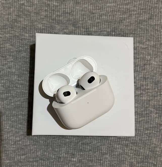 Airpods Gen 3 slightly used (Category: Earphones) located in Manila. Submitted by macuuudboy11 (Listing ID 1465528452, Image 2). Description: Selling my AirPods 3rd Generation no hidden issue no dents or scratches no receipt already lady owned dm for interesated!.