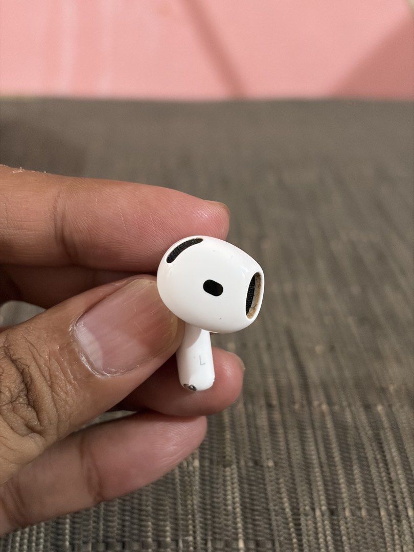 AirPods Gen 4 left buds non ANC (Category: Earphones) located in Dasmarinas. Submitted by markusi22 (Listing ID 1465528320, Image 1). Description: .