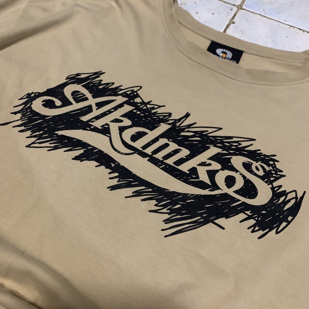 Akademiks 2000’s Y2K Scribble Logo Tshirt (Category: Formal Shirts) located in Cebu City. Submitted by kris.collctv (Listing ID 1465429988, Image 3). Description: Akademiks 2000’s Y2K Scribble Logo Tshirt Size 3XL No Flaw/s Excellent condition Cebu City .