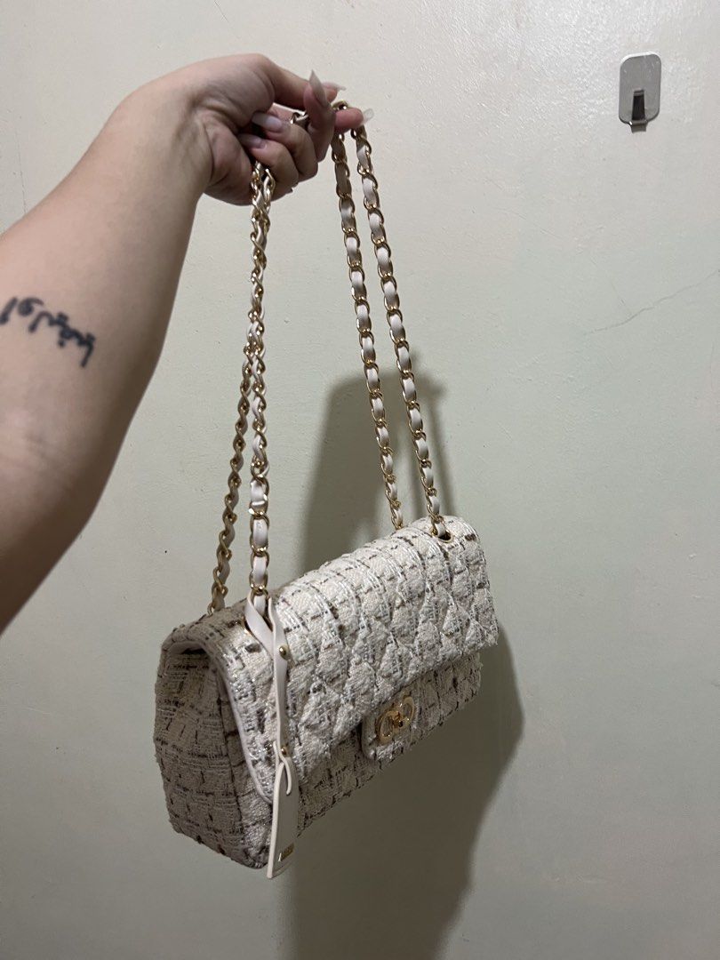 Chain Bag (Category: Shoulder Bags) located in Caloocan City. Submitted by themsizzavelleeee (Listing ID 1465527554, Image 3). Description: - Brand: Alberto - Color: Cream neutral (matches any outfit) - Material: Tweed fabric with quilted diamond pattern - Strap: Interwoven gold and leather chain - Closure: Turn-lock front hardware - Condition/Inclusions: Clean structured shape, includes Alberto branded hanging tag.