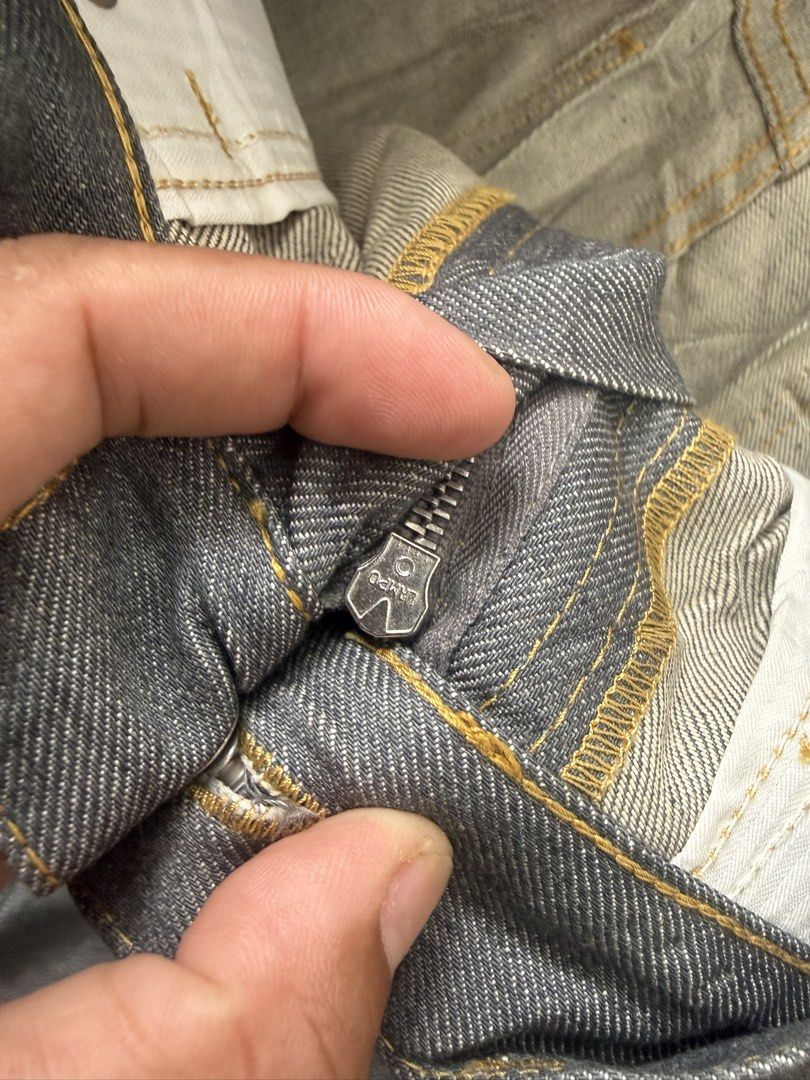 Alexander Mcqueen denim pants (Category: Jeans) located in Surallah. Submitted by evanskie021890 (Listing ID 1465397347, Image 3). Description: Alexander Mcqueen denim pants Slim fit As new No issue Size 46 on tag 32 waistline 41 length 1999 only .