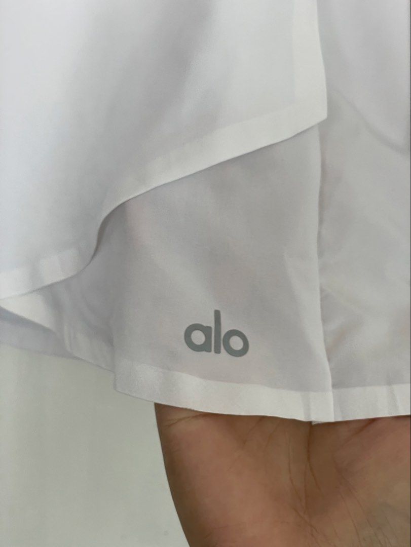 Alo White Skort XS (Category: Activewear) located in Tuguegarao City. Submitted by ziggerryy (Listing ID 1465483641, Image 2). Description: No flaws. No holes W24-28 L13.5 With inner cycling and pockets Super ganda Last price posted.