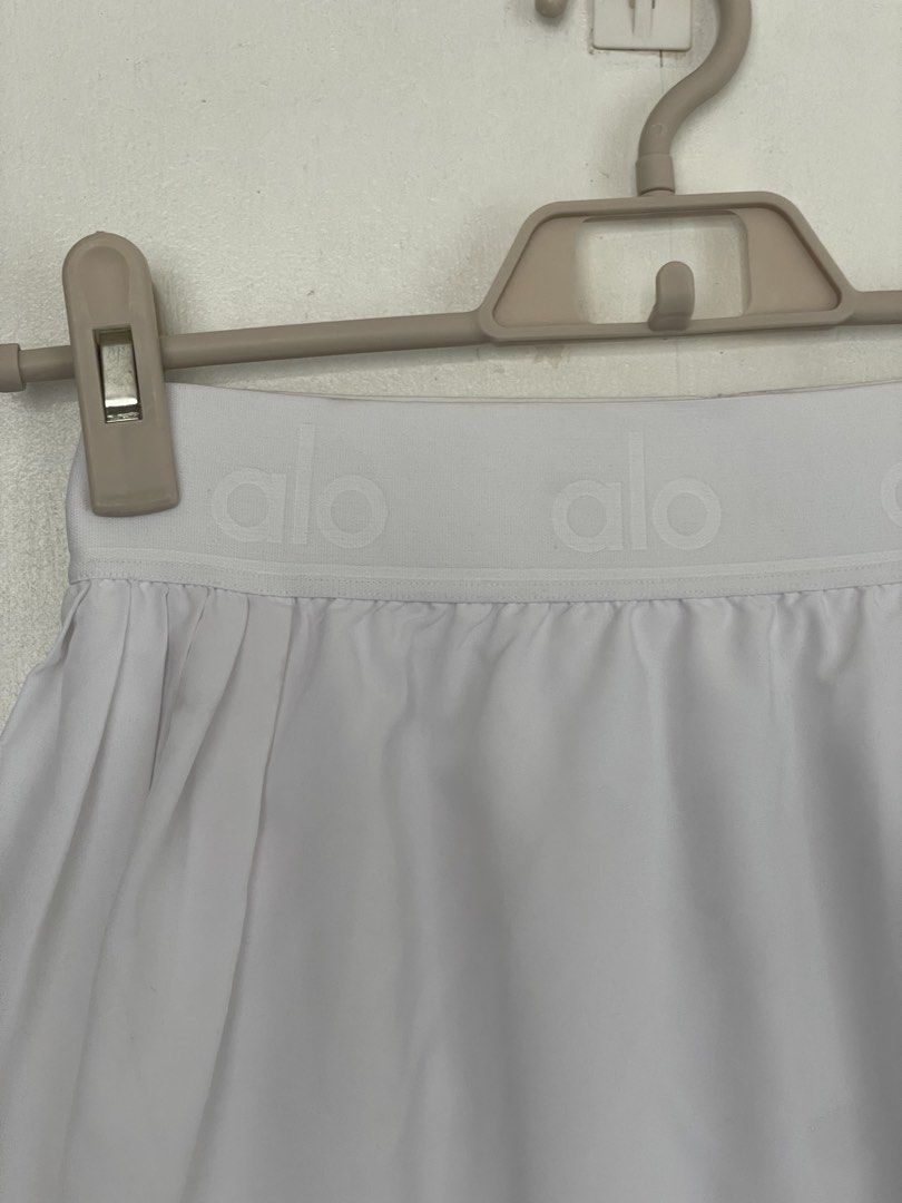 Alo White Skort XS (Category: Activewear) located in Tuguegarao City. Submitted by ziggerryy (Listing ID 1465483641, Image 3). Description: No flaws. No holes W24-28 L13.5 With inner cycling and pockets Super ganda Last price posted.