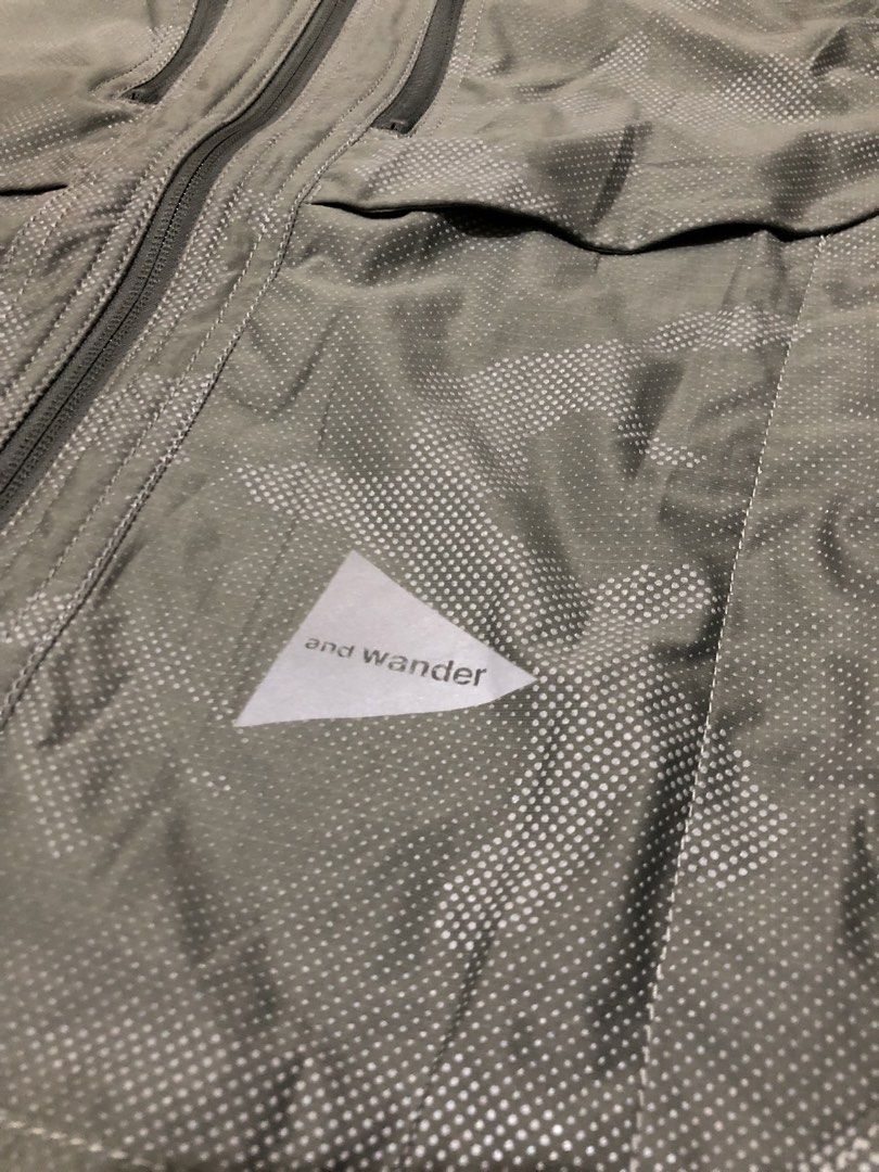 And Wander Reflective Raschel Ripstop Vest (Category: Vests) located in Muntinlupa City. Submitted by afterclass_ph (Listing ID 1465515714, Image 2). Description: 27 x 21 4 technical pockets with all working zippers no issue Made in Japan.