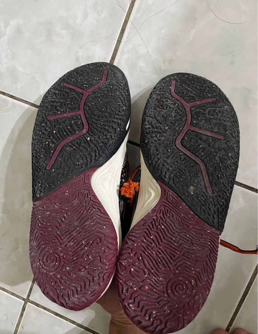 ANTA Kyrie 110S (Category: Sneakers) located in Manila. Submitted by grandearth.14a962 (Listing ID 1465506069, Image 3). Description: Anta basketball shoes Size: 10 US W/box Negotiable Loc: Sampaloc, Manila Pm if interested!.