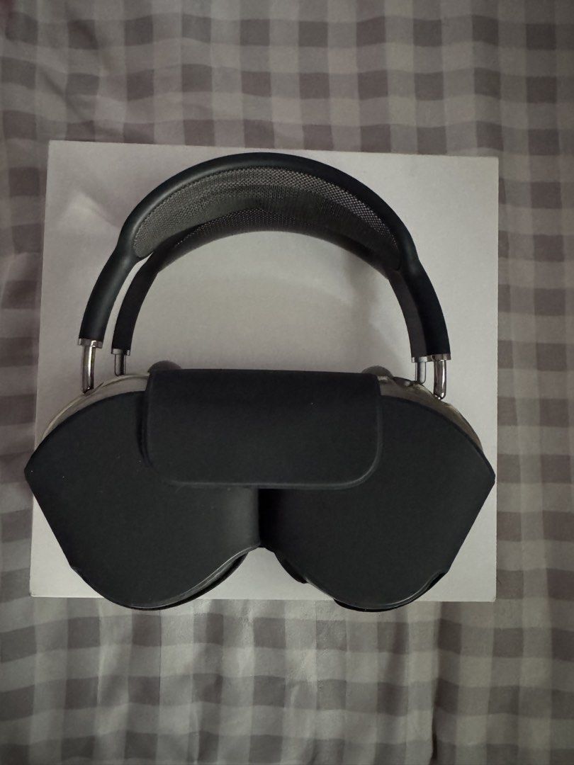 Apple AirPods Max Black (Category: Headphones & Headsets) located in Quezon City. Submitted by gigivi_ (Listing ID 1465437867, Image 1). Description: - Item: Apple AirPods Max - Colorway: Space Gray / Black - Condition: Barely used, pristine condition - Inclusions: Original box, lightning charging cable, magnetic case and store receipt - Purchase Details: Bought from ACMC Gadget Shop on August 5, 2023.