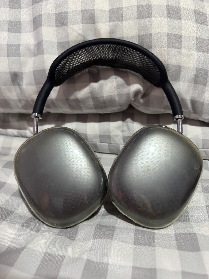 Apple AirPods Max Black (Category: Headphones & Headsets) located in Quezon City. Submitted by gigivi_ (Listing ID 1465437867, Image 3). Description: - Item: Apple AirPods Max - Colorway: Space Gray / Black - Condition: Barely used, pristine condition - Inclusions: Original box, lightning charging cable, magnetic case and store receipt - Purchase Details: Bought from ACMC Gadget Shop on August 5, 2023.