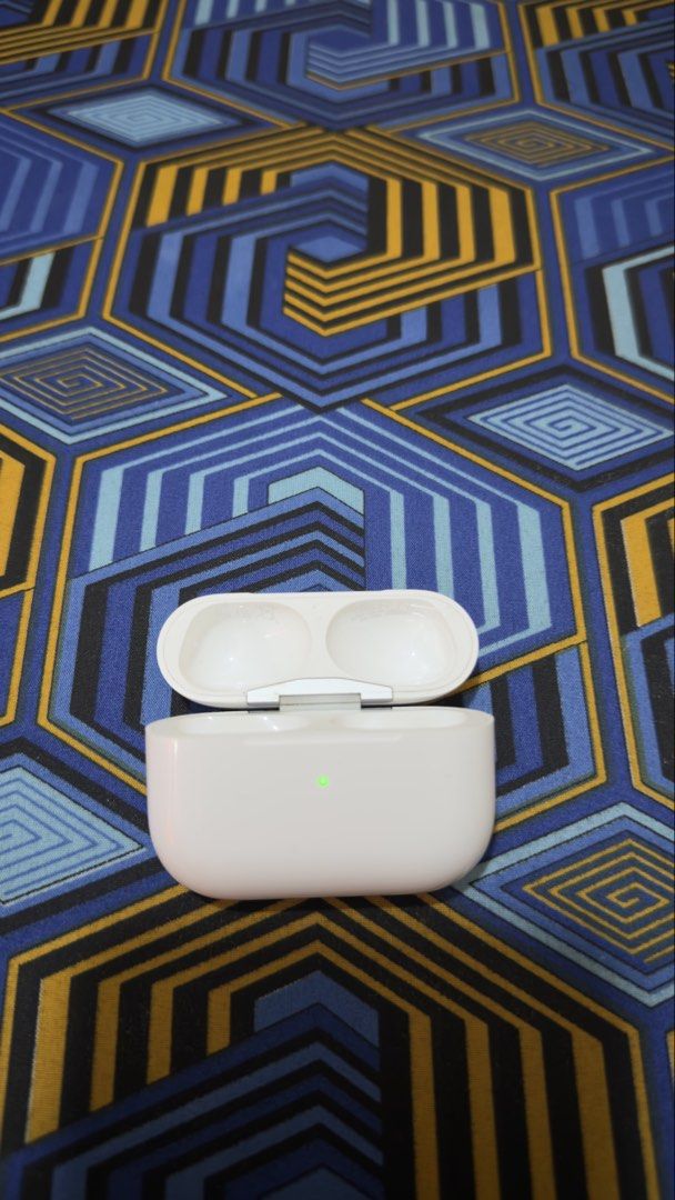 Apple AirPods Pro 2 Magsafe Charging Case (USB-C) (Category: Earphones) located in Pasay City. Submitted by epicdolphin.b517ab (Listing ID 1465441543, Image 2). Description: FS Airpods Pro 2 Magsafe Charging Case (USB-C) Case only .