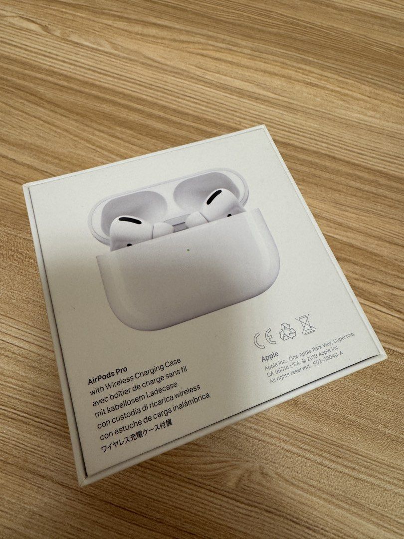 Apple AirPods Pro 第一代 A2190 （分類：耳機）位於 Hong Kong。 由 tomuw 提交（商品編號 1465522400，圖片 2）。簡介： Apple AirPods Pro連無線充電盒。原裝盒、充電線全部齊晒。盒企理，耳機盒身白淨，有正常使用痕跡，左右耳及無線充電盒功能正常。全新原裝耳塞及充電線，有單有原裝盒。 圖中耳塞為其他牌子嘅耳塞，可替換。。
