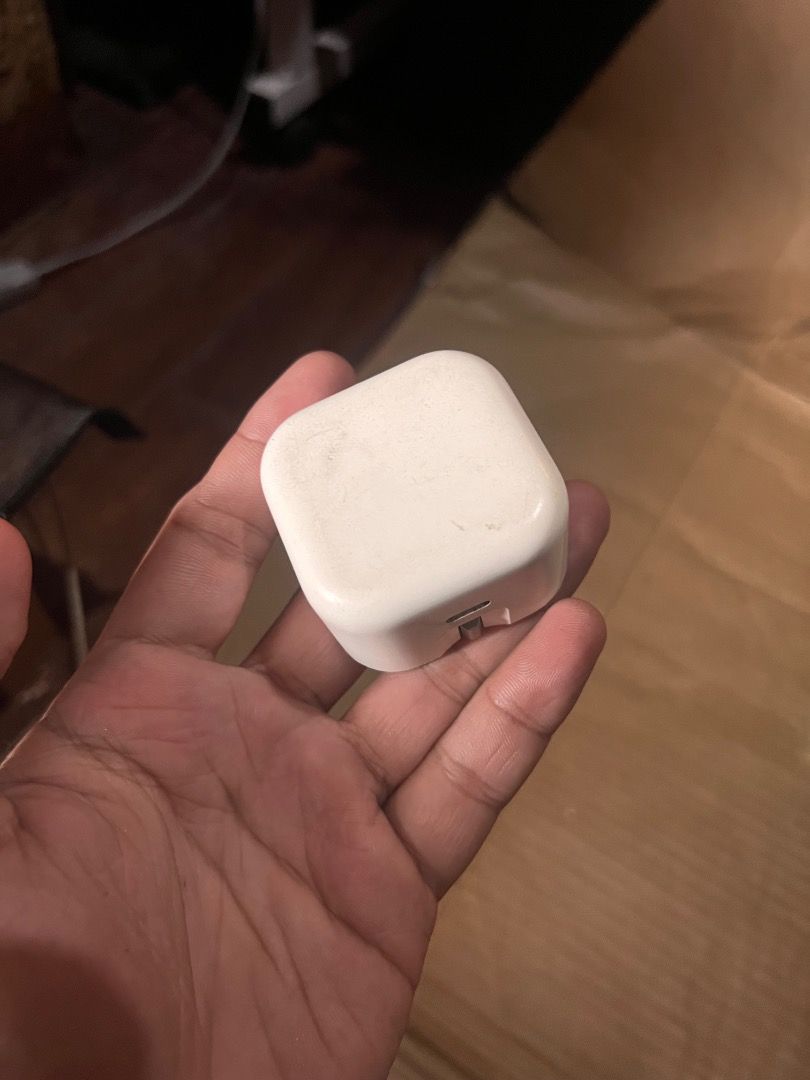 Apple original 45 watts (Category: Chargers & Cables) located in Caloocan City. Submitted by marculus (Listing ID 1465549757, Image 1). Description: Hindi nalaspag 45 watts apple 30 mins kayang ma full charge iphone 1k nego pa.