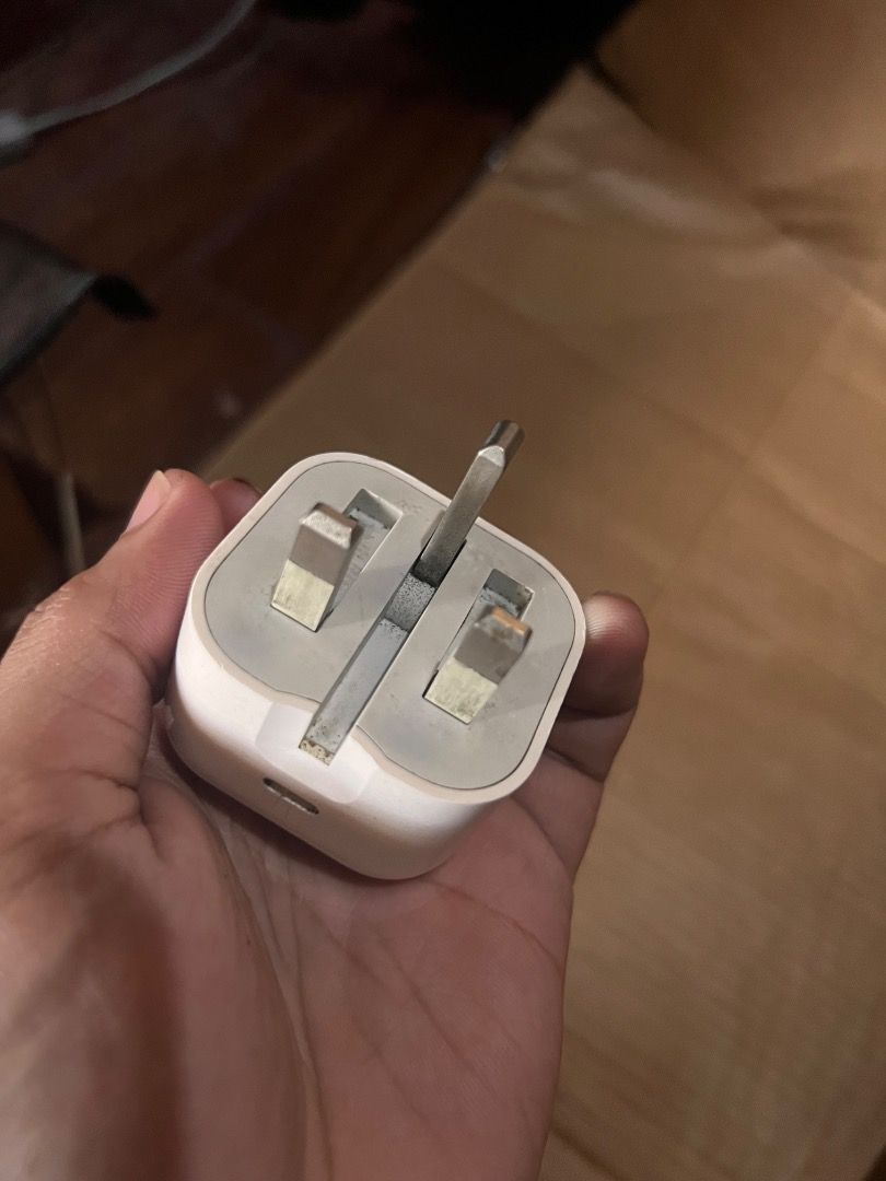 Apple original 45 watts (Category: Chargers & Cables) located in Caloocan City. Submitted by marculus (Listing ID 1465549757, Image 3). Description: Hindi nalaspag 45 watts apple 30 mins kayang ma full charge iphone 1k nego pa.