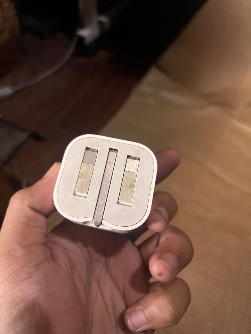 Apple original 45 watts (Category: Chargers & Cables) located in Caloocan City. Submitted by marculus (Listing ID 1465549757, Image 2). Description: Hindi nalaspag 45 watts apple 30 mins kayang ma full charge iphone 1k nego pa.