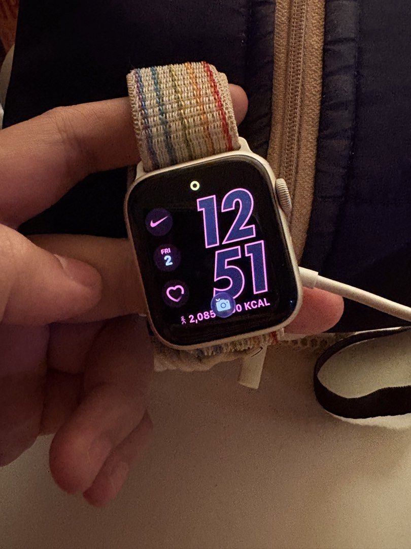 Apple Watch SE 40 mm starlight (Category: Other Gadgets) located in Bulacan. Submitted by fiiiiilz (Listing ID 1465416927, Image 1). Description: Selling my apple watch se 2nd gen Very egotiable for sure buyer Open for meetup around España Comes with original strap and charger No box .
