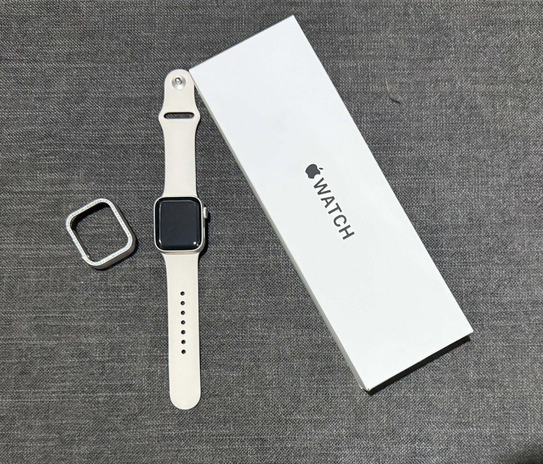 Apple Watch SE 40mm (Category: Wearables & Smart Watches) located in Muntinlupa City. Submitted by monicagabriellecaparas (Listing ID 1465422000, Image 1). Description: Apple Watch SE ⌚️ Good condition, fully working and ready to use. Inclusions: • Apple Watch SE • Original/compatible charging cable • Watch strap • Extra strap • No original box.