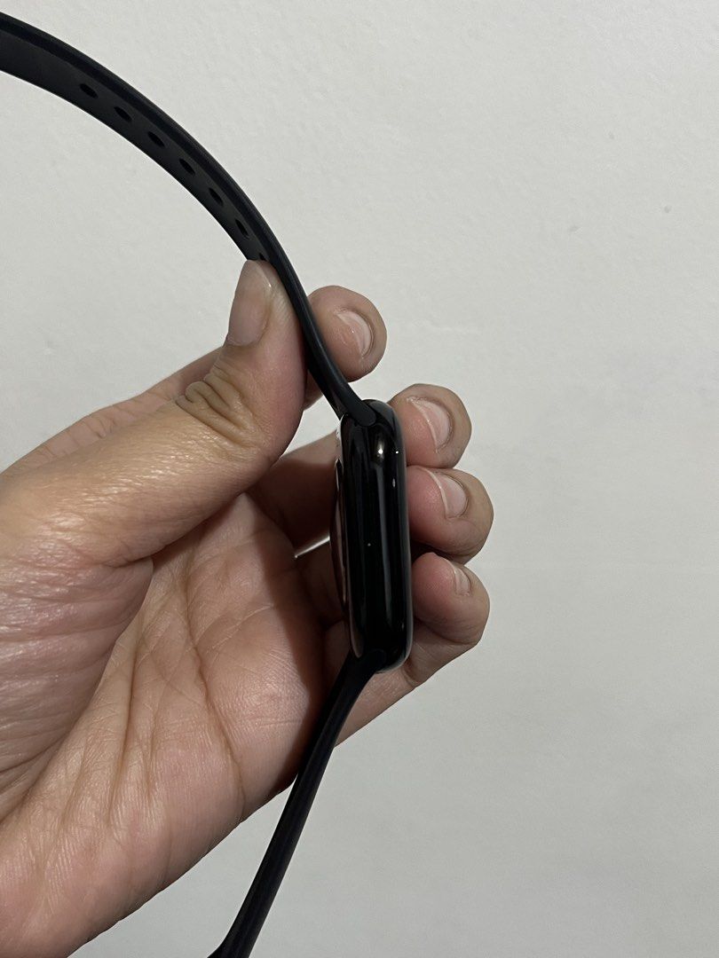 Apple Watch Series 10 (Category: Wearables & Smart Watches) located in Pasay City. Submitted by loisaa (Listing ID 1465489103, Image 1). Description: No issue 100% bh .