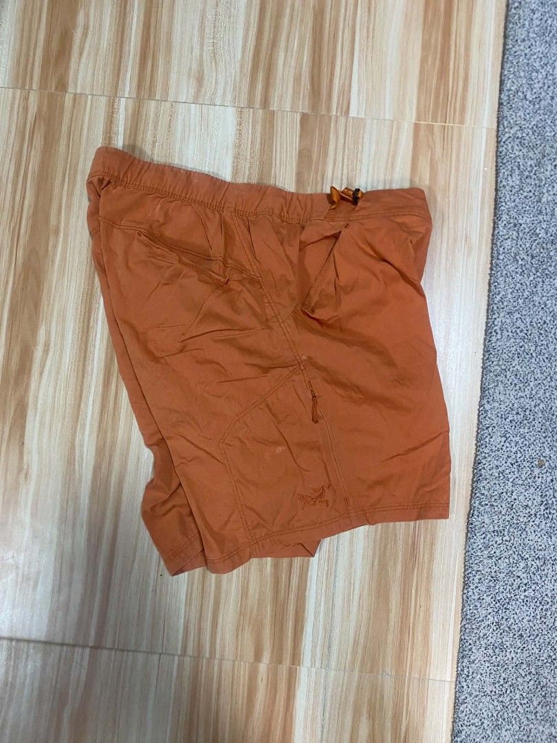 Arc womens shorts (Category: Shorts) located in Ilog. Submitted by mikesthrift_ (Listing ID 1465456886, Image 1). Description: Arc womens shorts Waistline : 30 / Length : 16 Need wash Loose stitches Price : 299+sf Dm if interested ☺️.