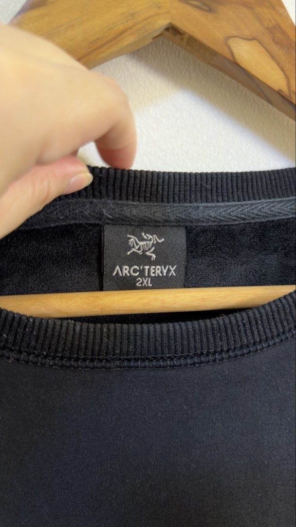 Arc'teryx Black Sweatshirt 2XL (Category: Coats, Jackets and Outerwear) located in Paranaque City. Submitted by mykapoynton (Listing ID 1465546811, Image 3). Description: Arc’teryx Black Sweatshirt 2XL - Color: Black - Size: 2XL - Design: Classic crewneck with iconic chest logo - Details: Ribbed cuffs and hem for a snug fit - Condition/Fit: Comfortable and ideal for casual wear or layering.