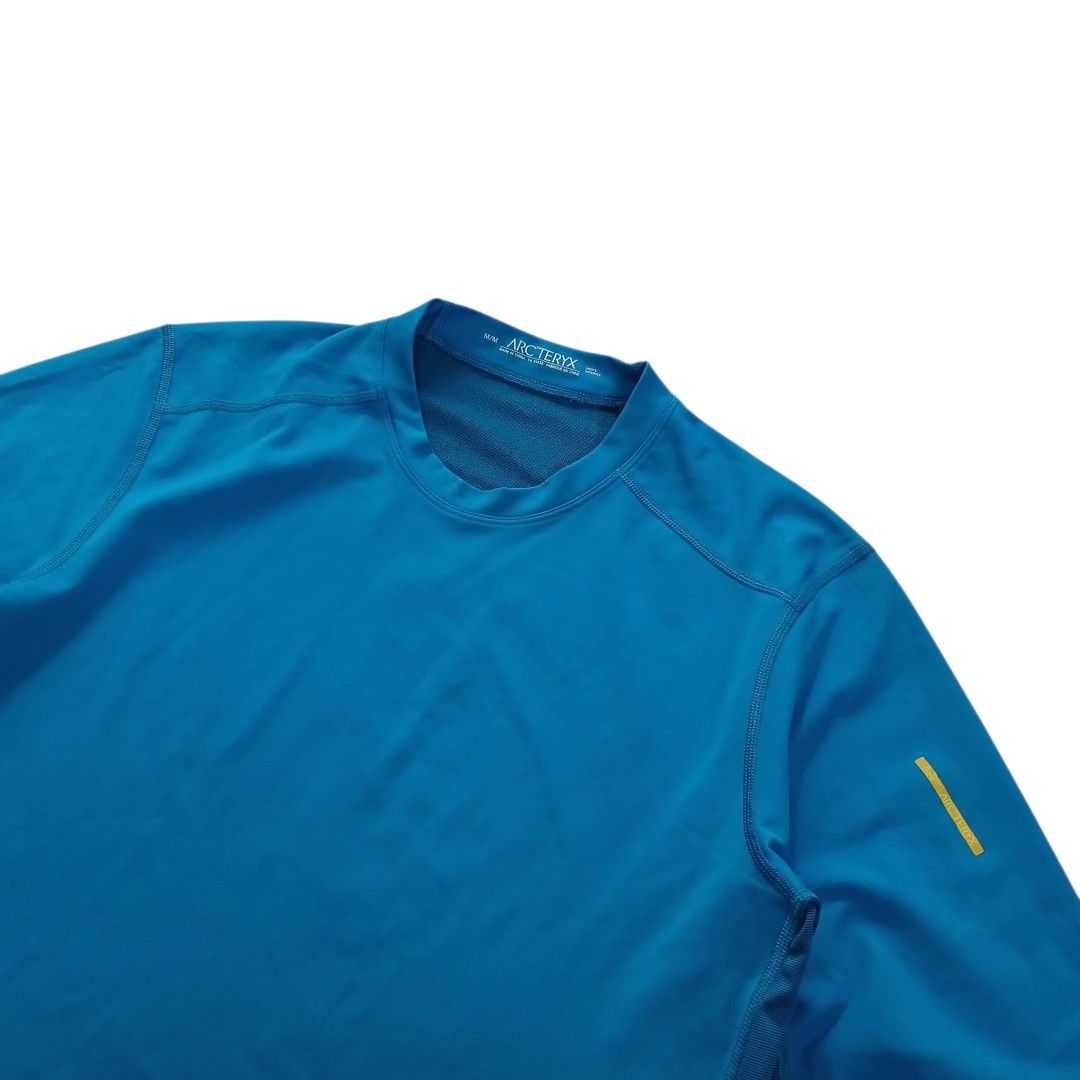 Arcteryx longsleeves (Category: Activewear) located in Iloilo. Submitted by wearmovement.ilo (Listing ID 1465531005, Image 3). Description: Arcteryx Phase SL Crew Longsleeves Blue Color Rate 10/10 Size Medium Men's Dimensions 19 Width x 27 Length Good as New Condition / No Issues Quick Dry / Lightweight /Stretchable Fabric DM 📩📩📩 _______Disclaimer________ All brand names and trademarks belong to their respective owners and are used for identif