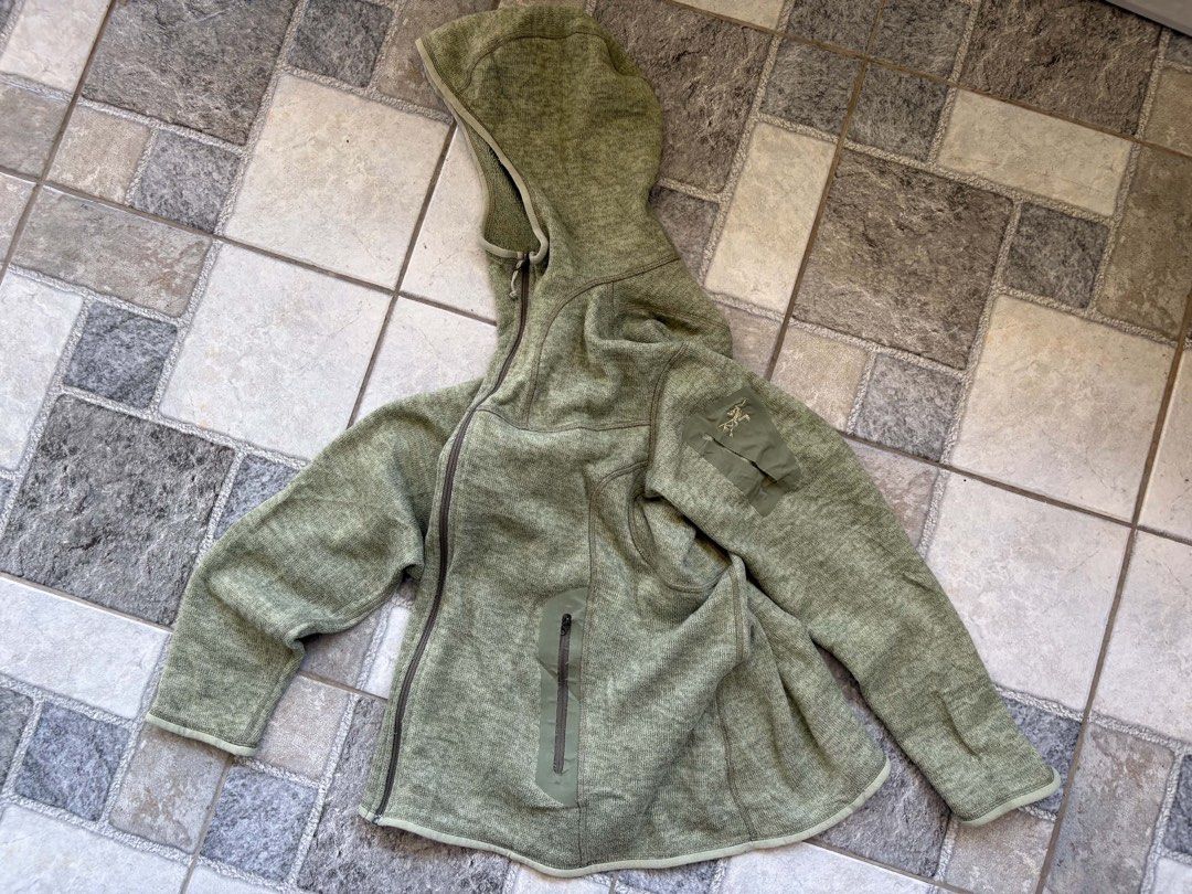 Arcteryx Polartec Fleece Jacket (Category: Coats, Jackets and Outerwear) located in Manila. Submitted by nofits.garments (Listing ID 1465448182, Image 2). Description: Arcteryx Polartec Fleece Jacket Medium Width 22 Length 26 In pristine condition Issue see photo.
