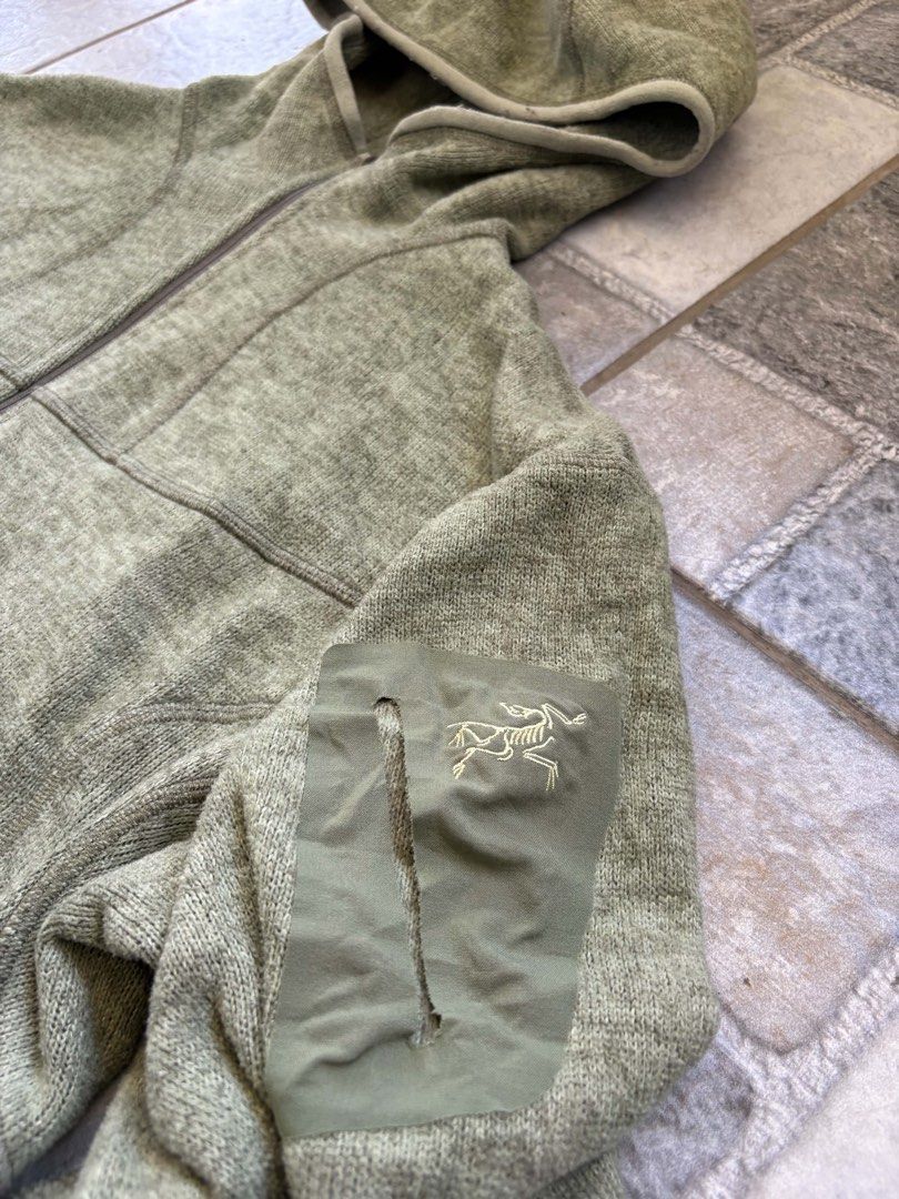 Arcteryx Polartec Fleece Jacket (Category: Coats, Jackets and Outerwear) located in Manila. Submitted by nofits.garments (Listing ID 1465448182, Image 3). Description: Arcteryx Polartec Fleece Jacket Medium Width 22 Length 26 In pristine condition Issue see photo.