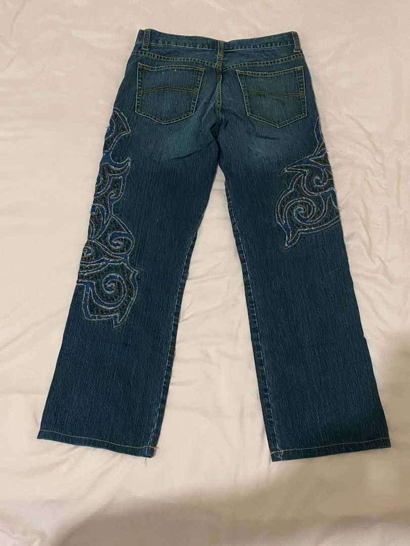 Armani Exchange Jeans with Embroidered Details (Category: Jeans) located in Iba. Submitted by yunqiz (Listing ID 1465498150, Image 2). Description: Size 29 on tag measurements laid flat (in.) outseam - 37 inseam - 26.5 waist - 14.5 opening - 8.