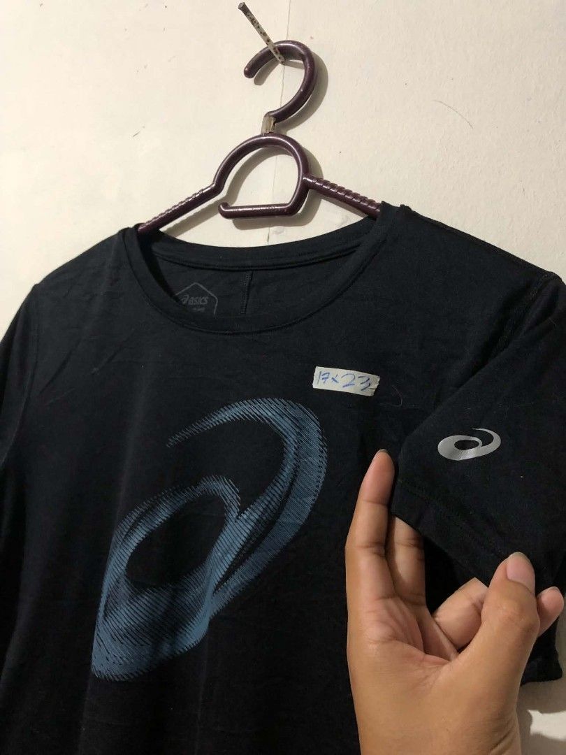 Asics Biglogo Shirt (Category: Activewear) located in Pasig City. Submitted by geloangelo17550 (Listing ID 1465548707, Image 2). Description: Authentic Excellent condition No issue.