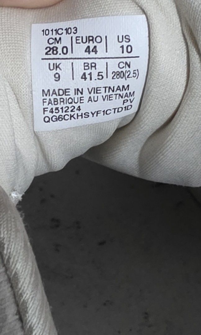 Asics Gel Kayano 31 US 10 (Category: Sneakers) located in Taguig. Submitted by no-trades-bawal-barat (Listing ID 1465414644, Image 2). Description: barely used. US 10.
