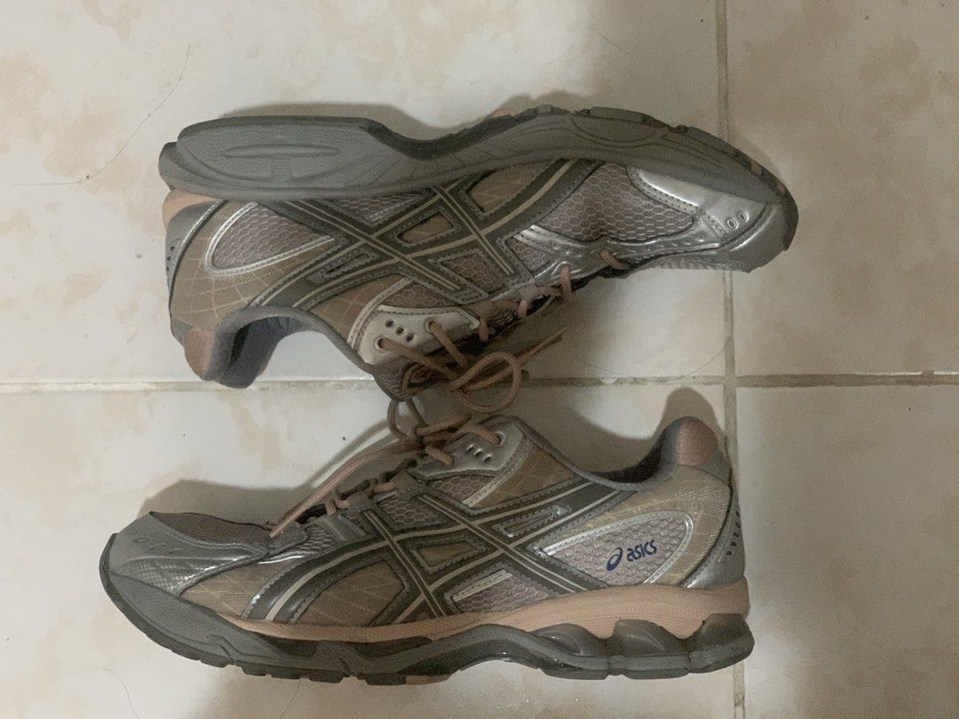 Asics Gel Nimbus 10.1 (Category: Sneakers) located in Antipolo. Submitted by phillyman_ (Listing ID 1465397240, Image 2). Description: Asics Gel Nimbus 10.1 Moonrock/Truffle Grey Size 10 US Men With original box Minimal creasing and drags which are barely noticeable Clean insoles and outsoles Negotiable Quezon City - Libis or E. Rod Sr. Free shipping if Lalamove is under ₱150.00.