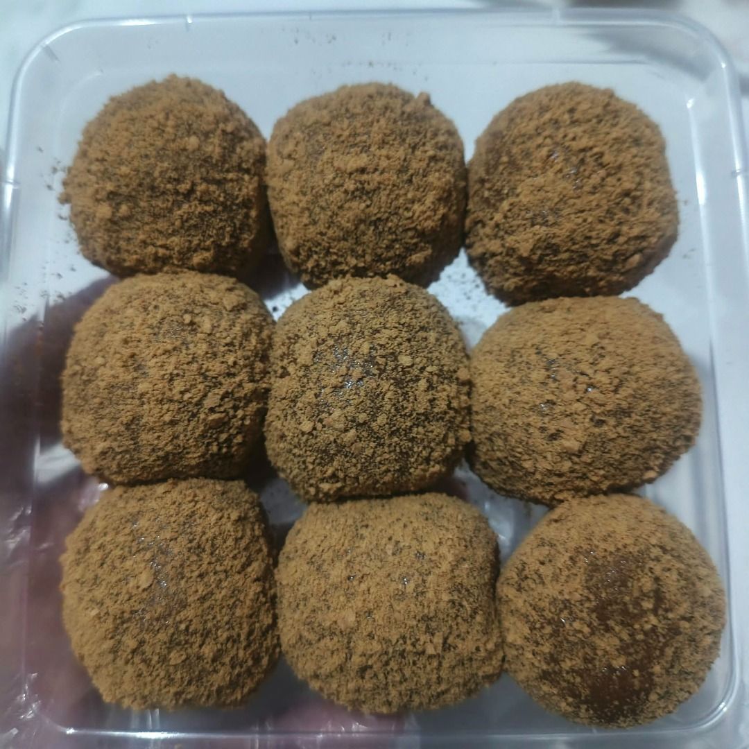 Assorted Chocolate Truffles Box Assorted Toppings (Category: Homemade Bakes) located in Manila. Submitted by swift_maxene4 (Listing ID 1465533611, Image 3). Description: Box of freshly made homemade chocolate truffles featuring a variety of toppings like sprinkles, M&Ms, chocolate chips, crushed biscuits, powdered sugar, and marshmallows. Perfect for sharing, gifting, or treating yourself. Ready to eat!.