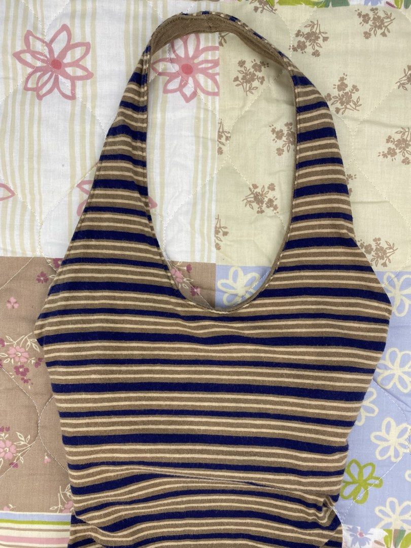 Aust In Striped Earth Tone Halter Top (Category: Sleeveless) located in Angeles City. Submitted by fruits.ph (Listing ID 1465436834, Image 3). Description: Measurements B:14.5” W:13” L:22” Size on Tag: M Best Fit: M *Flat lay measurements* Mannequin Size: M (34”; 25”) Color Rate: 10/10 Flaws: None Fabric Type: Cotton Spandex/ Stretchable Fabric ***Color may vary due to lighting. This item is properly washed and disinfected.***.