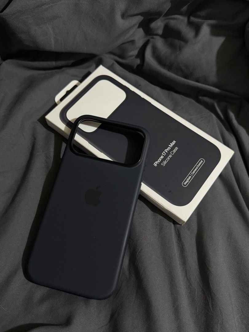 Authentic Apple Silicone Case with Magsafe for iPhone 17 Pro Max (Category: Cases & Sleeves) located in Binan City. Submitted by xxosyua03 (Listing ID 1465515218, Image 1). Description: FOR SALE 🏷️ Authentic Apple Silicone Case with Magsafe for iPhone 17 Pro Max - Black Used ONCE only ✅ Bought from PowerMac ✅ NEGOTIABLE for SURE BUYERS ‼️ MOP: Gcash/Bank Transfer MOD: Lalamove/J&T 📍Sta. Rosa, Laguna.