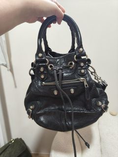 (Category: ) located in . Submitted by foxxyprelovedthriftcloset (Listing ID 1465425404, Image 1). Description: .