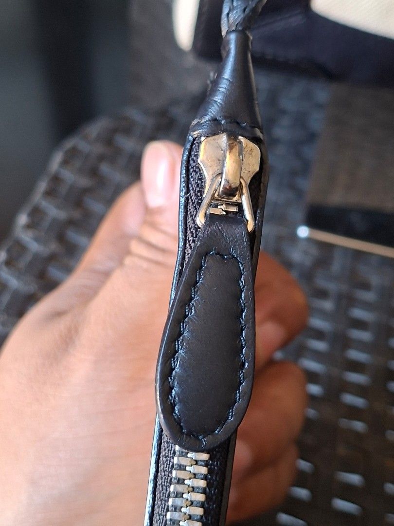Authentic balenciaga cabas tote bag (Category: Luxury Bags & Wallets) located in Panabo. Submitted by creticalfinds (Listing ID 1465478374, Image 3). Description: Authentic balenciaga cabas tote bag.