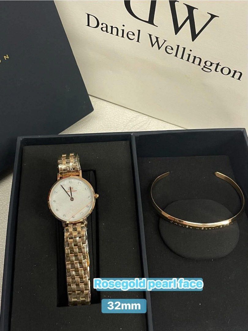 🇺🇸AUTHENTIC DANIEL WELLINGTON WATCH SET🇺🇸 (Category: Women's Watches) located in Manila. Submitted by rmcs.luxwatches (Listing ID 1465396457, Image 1). Description: .