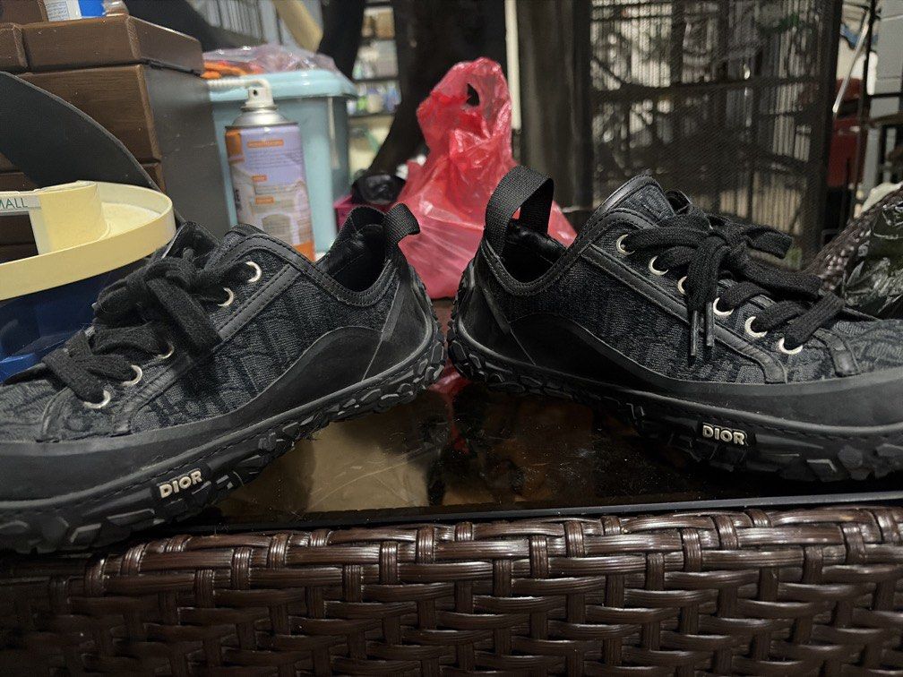 Authentic dior sneakers (Category: Sneakers & Footwear) located in Quezon City. Submitted by theyellowbasket (Listing ID 1465485557, Image 2). Description: Authentic dior sneakers No inclusions Issue: loose stitching see picture .