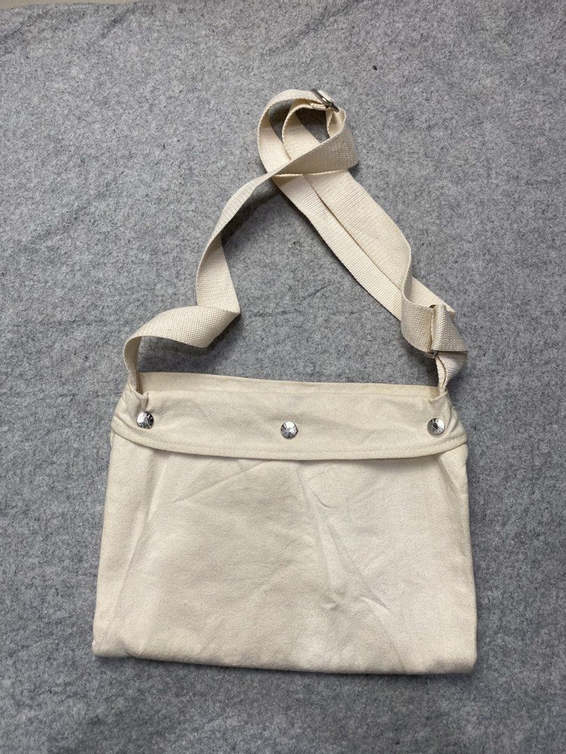 AUTHENTIC HUMAN MADE 2 way crossbody bag (Category: Luxury Bags & Wallets) located in Zamboanga. Submitted by swayporgypretz (Listing ID 1465514716, Image 3). Description: .