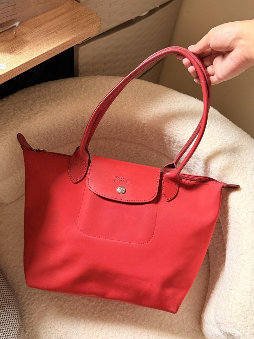 authentic longchamp red (Category: Luxury Bags & Wallets) located in Daraga. Submitted by syaiii_ (Listing ID 1465537688, Image 1). Description: authentic longchamp ykk zip size: small no issue, good condition naka stock lang di nagagamit .